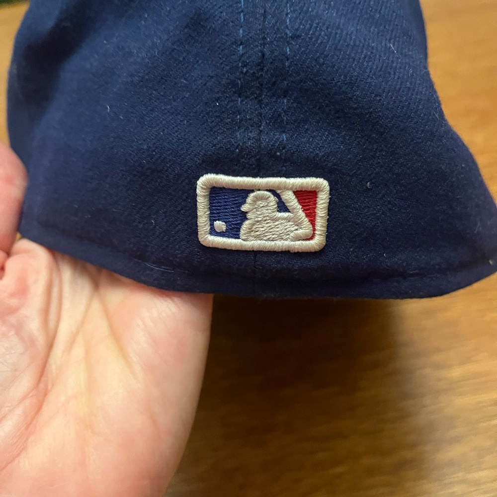 Chicago Cubs Fitted Baseball Cap - Picture 3 of 3